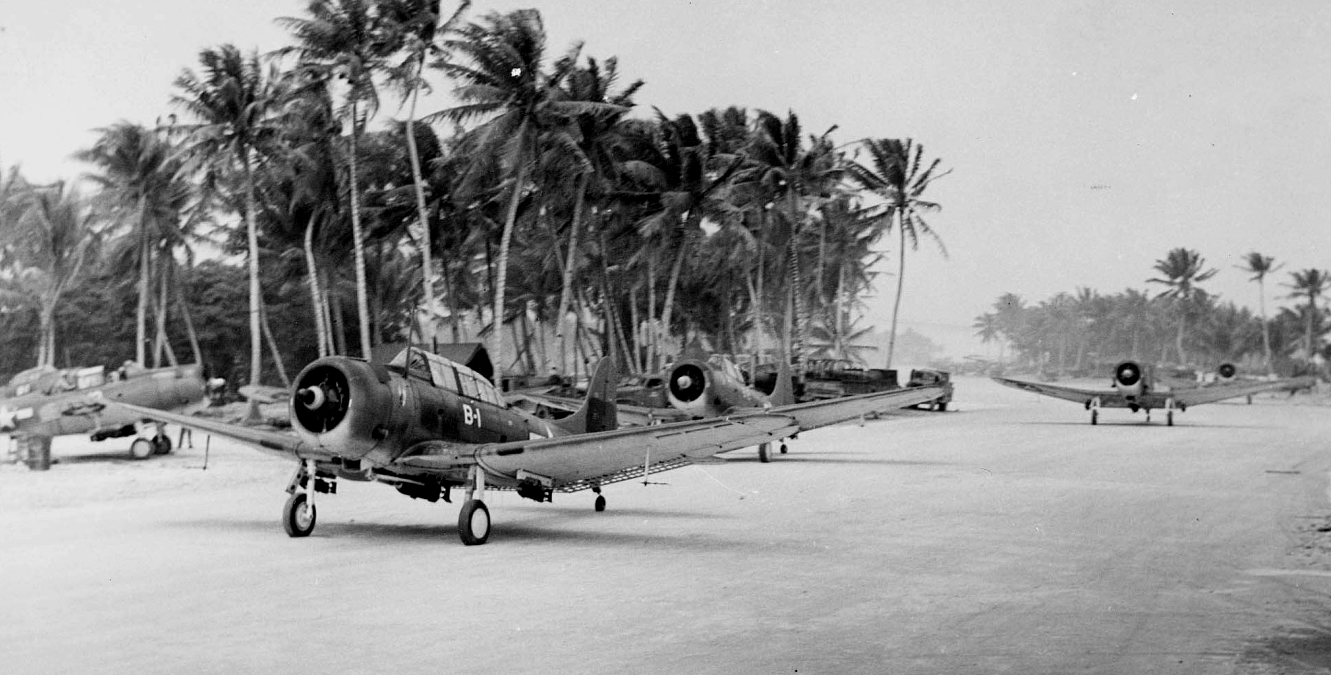 SBDs_VMSB-231_Majuro_1944